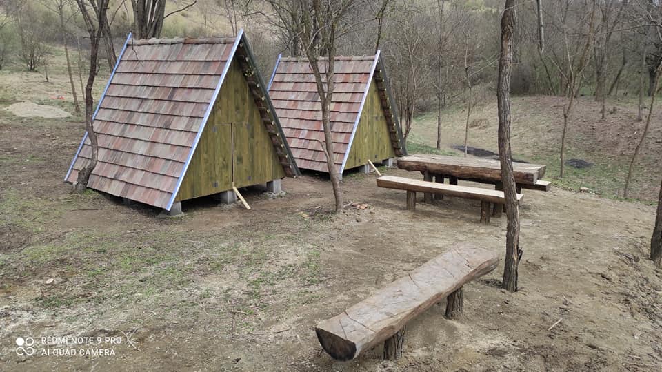 Az új "bivakszállások" Bárna közelében (Fotó: Bárna Község Önkormányzata | Facebook)